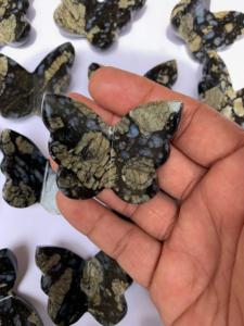 Wholesale Que Sera Stone Butterfly Natural Hand Carved Crystal Figurine for Healing Home Decor and Spiritual Gifts - Product Image 3