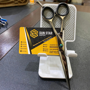 Ciseaux de coiffure professionnels pour barbier, série Razor Edge, acier inoxydable japonais 4Cr13, pour droitiers, lame tranchante, pointe moyenne - Product Image 1