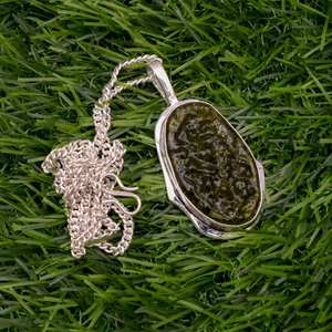 Colgante de moldavita de piedras preciosas naturales de Plata de Ley 925 con cadena que cambia de color regalo de aniversario para ella - Product Image 2