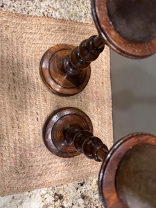 Bougeoir en bois à six colonnes, idéal pour la décoration intérieure, centre de table et éclairage festif, fabriqué à la main en Inde - Product Image 3