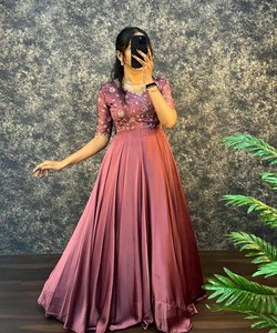 Vestido de Recepción con Bordado de Seda Moderno y Dupatta, Precio al por Mayor, Prenda Étnica - Product Image 4