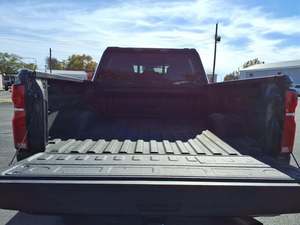 Silverado 3500HD LT 2024, Cabina Doble, Tracción en las Cuatro Ruedas, Volante a la Izquierda, Asientos de Cuero Oscuro, Neumáticos R19, Techo Solar Automático, 5 Bolsas de Aire, Halógeno - Product Image 4