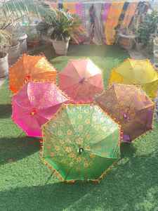 Parasol décoratif indien traditionnel pour Diwali et mariages Parapluie de décoration vibrant Mehndi, Parasol festif et vintage - Product Image 4