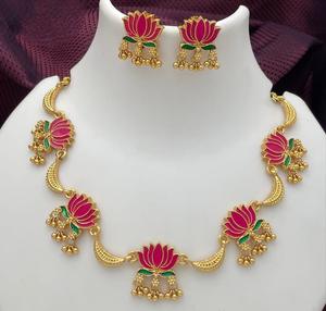 Conjunto de Collar y Aretes de Latón de Alta Calidad con Diseño de Loto, Chapado en Oro, Estilo Moderno, para Bodas, Fiestas y Uso Tradicional, para Mujer - Product Image 2