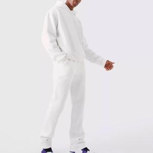 ชุดวอร์มผ้าฟลีซสีพื้นสำหรับผู้ชาย พิมพ์ลายสำหรับฤดูหนาว ระบายอากาศได้ดี มีกระเป๋าข้าง รับผลิตแบบ OEM พร้อมสกรีนโลโก้ตามสั่ง - Product Image 1