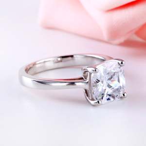 Bague de fiançailles Jeulia Classic Solitaire en argent sterling avec taille coussin et sertissage griffe - Product Image 5