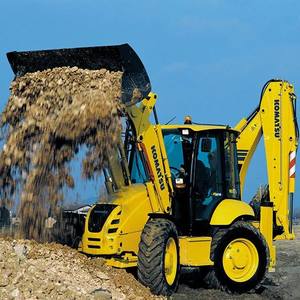 Chargeuse-pelleteuse polyvalente Komatsu avec moteur à couple élevé, accessoires avant et arrière, idéale pour l'excavation et la manutention de matériaux - Product Image 5