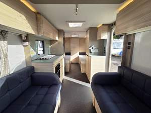 Caravane de luxe tout-terrain 4x4 pour famille, modèle 2022, avec coque en acier inoxydable, pour voyages en plein air, dotée d'une douche et d'une toilette - Product Image 6