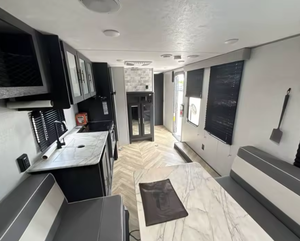 Autocaravana Usada 2022 F-o-r-e-s-t R-i-v-e-r Ozark 2500TH, Remolque de Viaje Portátil de Acero - Product Image 4