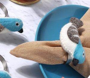 Servilleteros de fieltro de lana y aleación de hierro con decoración de mesa de diseño exclusivo para bodas y fiestas - Product Image 1