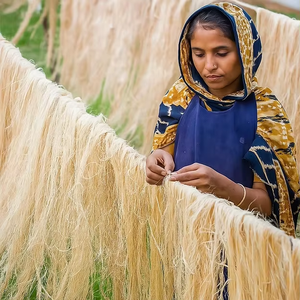 Lámpara colgante de bambú de lujo con un diseño de tejido intrincado para una habitación elegante de proveedor indio - Product Image 4
