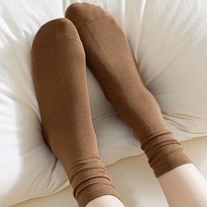 Calcetines de Algodón de Punto Suave para Mujer, Medias de Tubo Mediano, Ajuste Holgado, Colores Sólidos, Transpirables y Cómodos para Uso Diario - Product Image 2