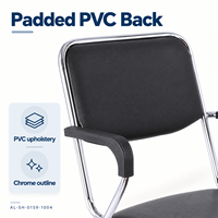 Chaise de visiteur moderne en similicuir PVC noir avec accoudoirs rembourrés et base chromée pour réunions de bureau, réceptions et salles d'attente