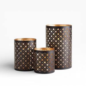 Porte-bougie en métal noir avec texture de découpe en galets denses et intérieur en cuivre brillant - Product Image 4