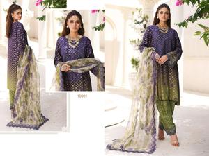 Parte superior e inferior bordadas con estampado de algodón puro con Dupatta bordada de Pure Mal - Product Image 5