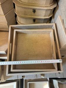 Bandeja de Servir Rústica Hecha a Mano de Madera con Asas Pulimentadas, Forma Geométrica, Tamaño Personalizable, Logotipo, Artesanía de Madera Natural sin Acabado - Product Image 3