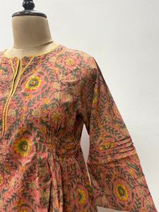 Débardeur court bohème en gaze de coton à imprimé floral Kyra pour femme – Idéal pour l'été - Product Image 5