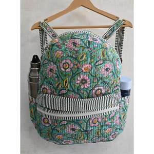 Mini sac à dos en coton imprimé à la main en Inde, motif floral, matelassé, bohème, léger, avec fermeture éclair, pour la plage, les voyages et l'école - Product Image 2