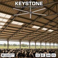 Circulateur d'air de plafond HVLS robuste Keystone : Solution de ventilation continue pour abaisser la température corporelle des vaches dans les zones d'attente