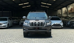 Toyota Land Cruiser Prado Modelo KEI, Caja de Cambios Manual/Automática, Motor Diésel 8L, Auto Usado en Venta - Volante a la Izquierda, Color Oscuro - Product Image 4