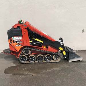 Mini-chargeuse compacte Ditchwitch SK800 à louer, modèle 2020, avec moteur Yanmar, boîte de vitesses PLC, pompe hydraulique KYB et engrenages haute performance - Product Image 4