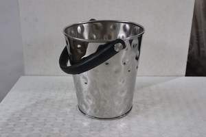 Seau à glace en métal à double paroi utilisé pour stocker des glaçons avec un porte-glaçons qui est totalement antirouille - Product Image 2