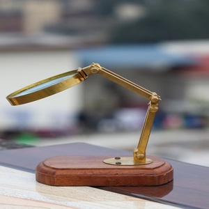 Loupe de bureau en laiton personnalisée sur le thème nautique Article de table de bureau réglable Cadeau en métal unique - Product Image 1