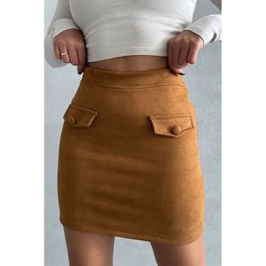 Falda de gamuza 100% con bolsillos de color liso para mujer TOPSHOW - Elegante estilo A-line hasta la rodilla en marrón tostado al por mayor - Product Image 3