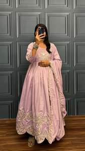 Kurta/Kurti de Diseño para Mujer, Estilo Bollywood, Tela de Doble Tono con Bordado de Lentejuelas y Diseño Calado - Product Image 3