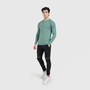 เสื้อยืดแขนยาวสีเขียวทรงสลิมฟิต รุ่น M024 ผ้าระบายอากาศดี สีพื้นเรียบง่าย สไตล์ลำลอง - Product Image 4