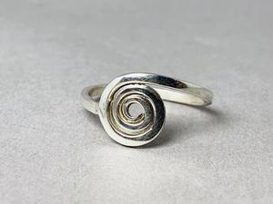 แหวนเงินแท้ 925 ดีไซน์เกลียวแบบโบฮีเมียน รักษ์โลก  งานแฮนด์เมด  สามารถสวมซ้อนกันได้  เหมาะสำหรับผู้หญิงในงานแต่งงานและงานปาร์ตี้ - Product Image 5