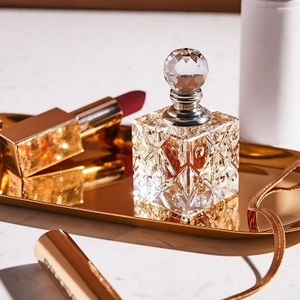 Calidez y elegancia: descubre el atractivo del aceite de Oud natural en velas perfumadas - Product Image 4