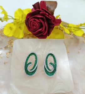 Pendientes de Diseño con Acabado Plateado de Alta Calidad y Piedras de Circonita Cúbica, Colección para Bodas y Fiestas, para Mujeres y Niñas - Product Image 3