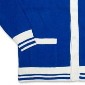 เสื้อคาร์ดิแกนคอวีคุณภาพสูงสำหรับธุรกิจ B2B ผลิตจากอะคริลิก ถักแบบนิตติ้ง เหมาะสำหรับมหาวิทยาลัย วิทยาลัย  ติดกระดุม สวมใส่สบายในฤดูหนาว เหมาะสำหรับชมรมนักศึกษาและกลุ่มเพื่อนร่วมงาน - Product Image 4