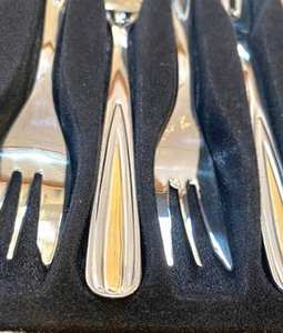 ชุดส้อมช้อนสแตนเลสแบบตั้งโต๊ะ คุณภาพพรีเมียม สำหรับร้านอาหาร โรงแรม ใช้เสิร์ฟอาหาร และใช้ในครัวเรือนอย่างมีระดับ - Product Image 2