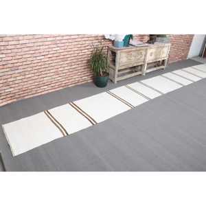 Tapis vintage, tapis turc de 1,9 x 16,4 pieds, tapis en laine blanc et marron à motifs floraux - Product Image 1