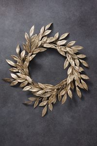 Guirnalda de metal de estilo de lujo trabajo de hojas florales acabado en tonos cobre ideal para decoración de paredes en interiores elegantes - Product Image 2