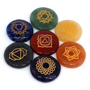 Healing Divine Seven Chakra Colección de Piedras Grabadas Pulido a mano para Chakra Balancing Love Lightwork y Reiki Altar Decor - Product Image 1