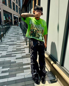 Vente de gros Pantalon de survêtement personnalisé en nylon respirant pour hommes, vêtements de sport d'été, coupe-vent, design ample, sérigraphie de logo - Product Image 4