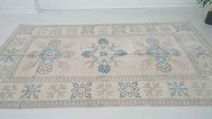 พรมขนสัตว์ทำมือแบบออชัก ทอมือ ลายจุด สีเบจและสีน้ำเงิน สำหรับห้องนอนและห้องนั่งเล่น สไตล์ตุรกี - Product Image 2