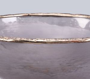 Bol décoratif en métal texturé avec bordure dorée et base pour table centrale de luxe - Product Image 6