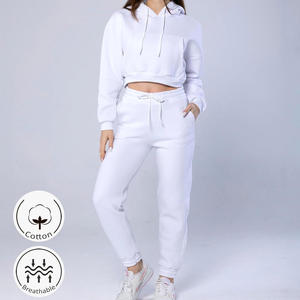 Survêtement court brodé personnalisé pour femmes deux pièces survêtement élégant avec impression de logo personnalisation pour vêtements de sport - Product Image 2