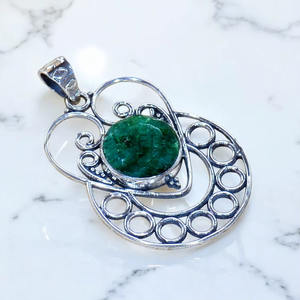 Colgante de Esmeralda Hecho a Mano, Colgantes de Plata de Ley 925 y Joyería de Plata a Precio de Mayoreo - Product Image 2