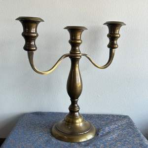 Candelabro Decorativo de Metal con Acabado Liso, Ideal para Interiores del Hogar, Eventos con Velas y Exhibiciones de Mesa Elegantes - Product Image 5