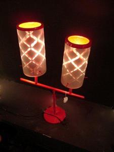 Lampe de table double en fer rouge avec LED, design perforé élégant pour la décoration intérieure – Offre Spéciale - Product Image 5