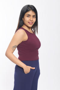 เสื้อกล้ามเอวลอยแขนกุดผ้าสแปนเด็กซ์คอกลมผ้ายืดสีม่วงสำหรับผู้หญิงทันสมัย - Product Image 3