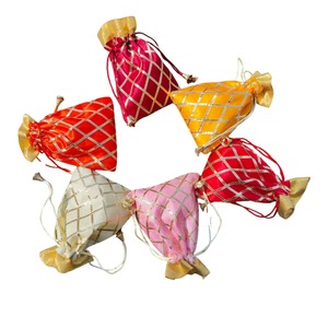 Sacs Mini Potli Brodés, Cadeau de Mariage Indien, Cadeau de Mariage Pakistanais, Sac Cadeau Nikah, Sac Cadeau de Mariage Punjabi, Sacs Gota - Product Image 1