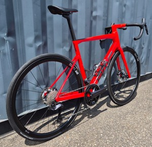 Machine de qualité 2023 B M C Team, Shimano Ultegra Di2, prête à être expédiée - Product Image 3