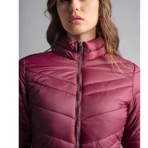 Veste matelassée légère tricotée imperméable pour femmes avec broderie automne hiver col de chapeau coupe ajustée fournisseur chaud de BD - Product Image 2