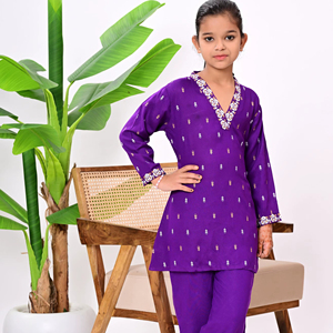 Conjunto de Salwar Kameez Moderno de Alta Calidad, Largo hasta el Suelo, de Algodón Elástico de Secado Rápido, con Estampado Floral Morado para Niñas, con Protección Solar - Product Image 1